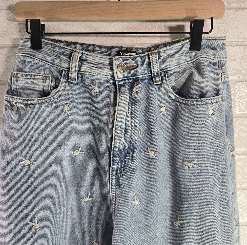 Playboy by Pacsun Raining Bunnies 90’s Boyfriend Drop Hem Light Wash Jeans 28 - Picture 6 of 12